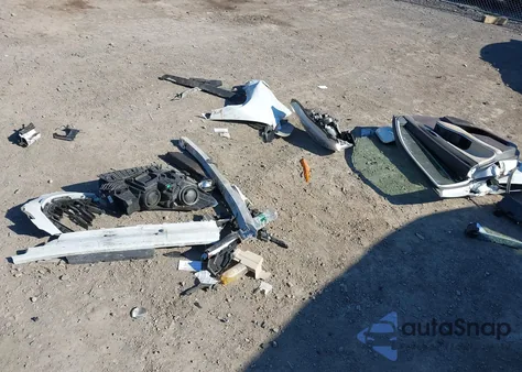 2022 Toyota Highlander Xle z USA, uszkodzony, nr VIN 5TDHZRBH8NS577430